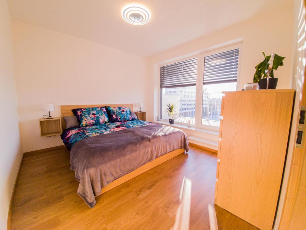 Modern Flat With Large Terrace Διαμέρισμα Χράντεκ Κράλοβε Εξωτερικό φωτογραφία