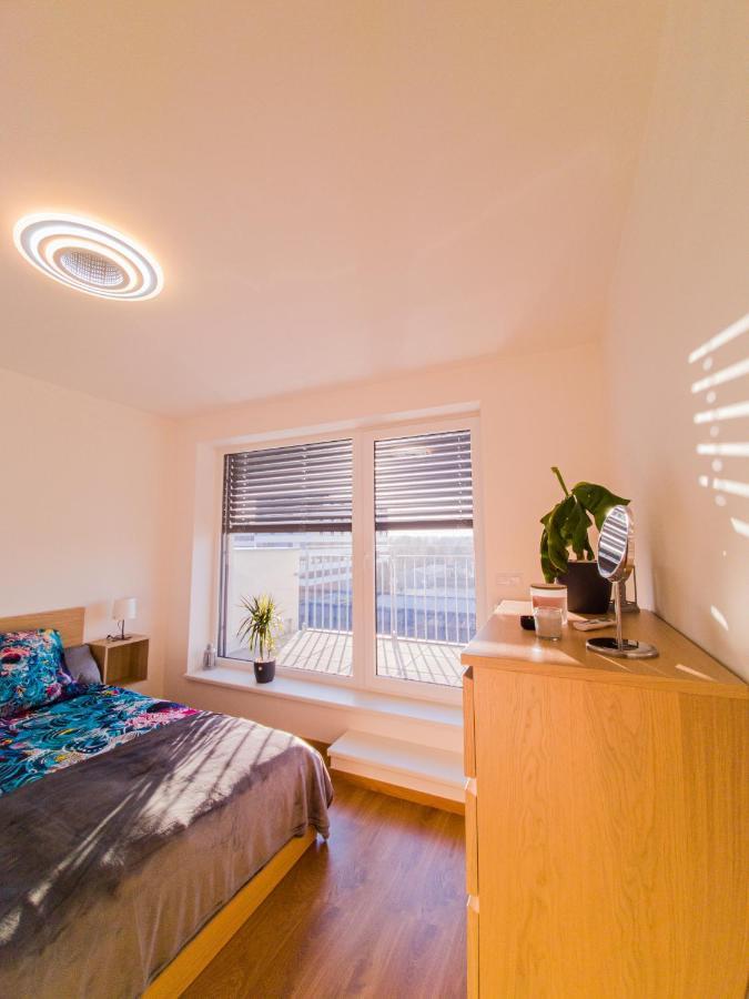 Modern Flat With Large Terrace Διαμέρισμα Χράντεκ Κράλοβε Εξωτερικό φωτογραφία