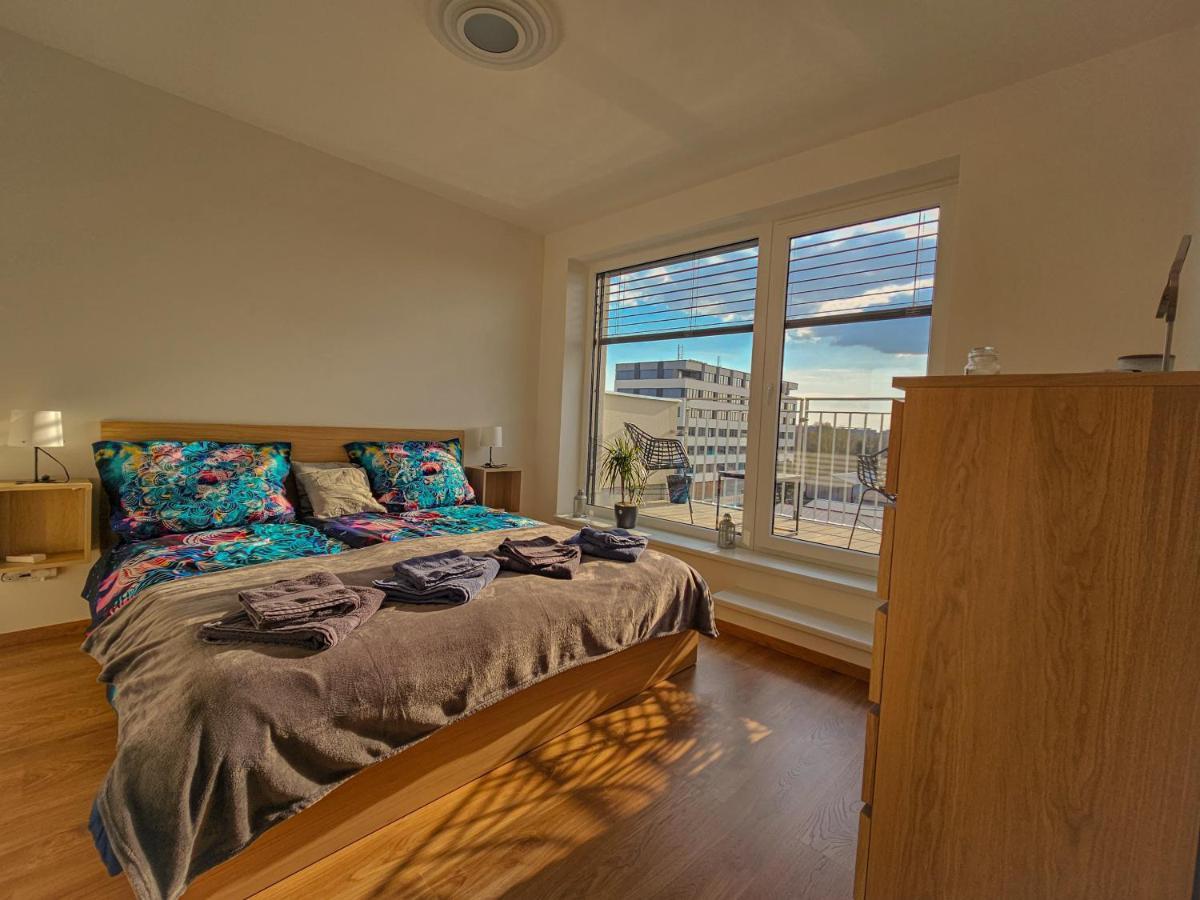 Modern Flat With Large Terrace Διαμέρισμα Χράντεκ Κράλοβε Εξωτερικό φωτογραφία
